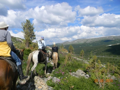 Конные прогулки к горе Ацетук